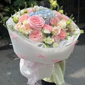 Hoa tốt nghiệp - Bó hoa hồng kem pastel tinh tế dành cho phái nữ
