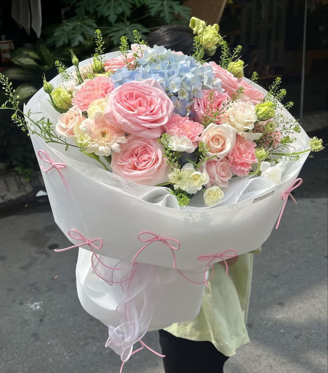 Hoa tốt nghiệp - Bó hoa hồng kem pastel tinh tế dành cho phái nữ
